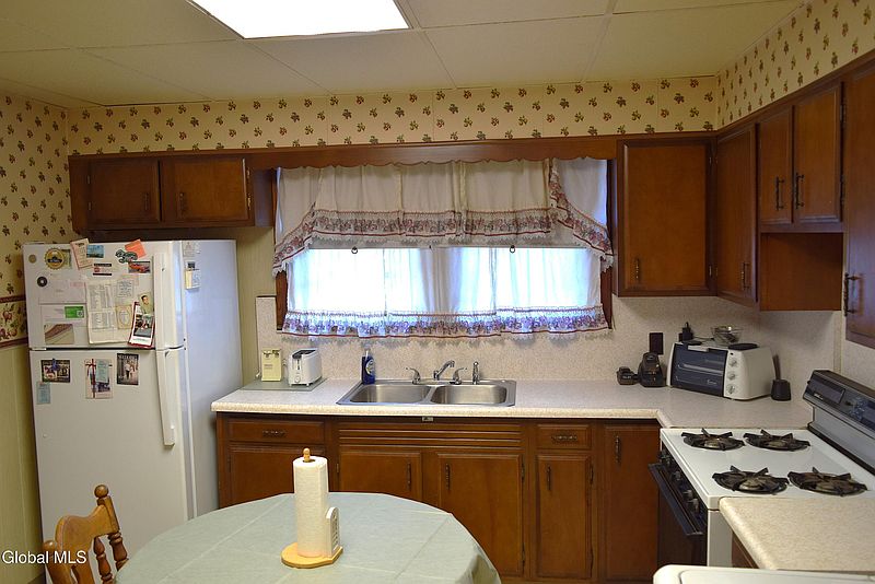 5th image of 106 Continental Avenue