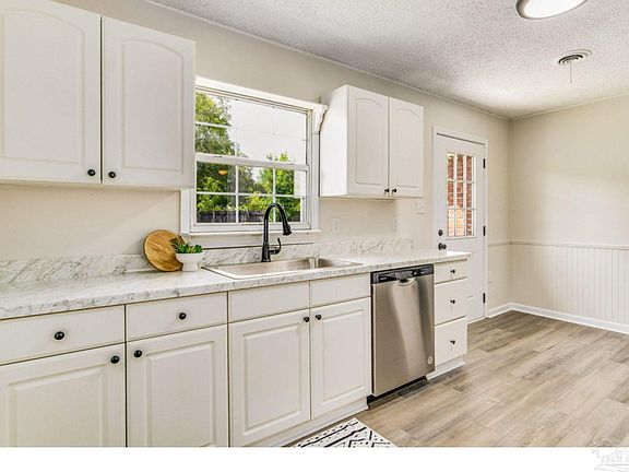 3rd image of 4551 Sunrise Dr