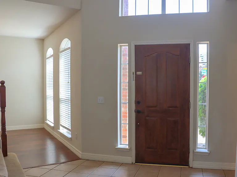 4021 Aladdin Dr — Photo 2