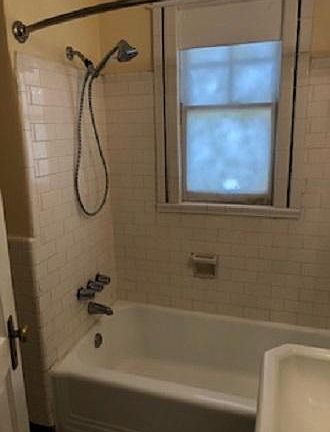 5th image of 353 Albemarle Ave SW