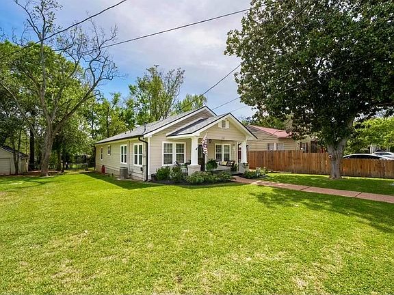 3rd image of 714 E Neches St