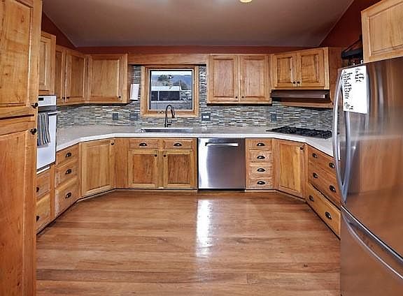 4th image of 740 Castle Dr