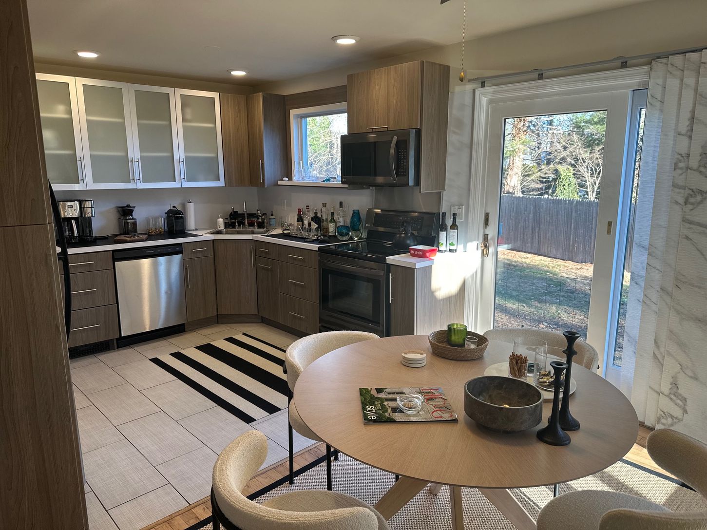  Kitchen and dining room