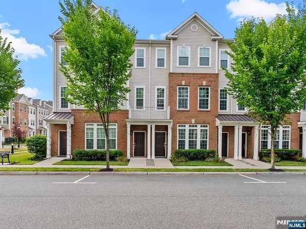 82 Wesmont Dr, Wood-ridge, NJ 07075