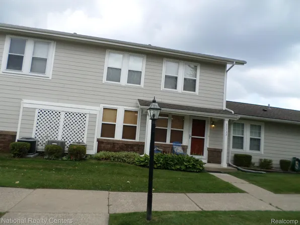 39733 Village Wood Ln, Novi, MI 48375