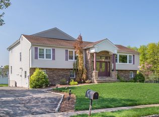 384 Talbot Dr, Fairfield, NJ 07004