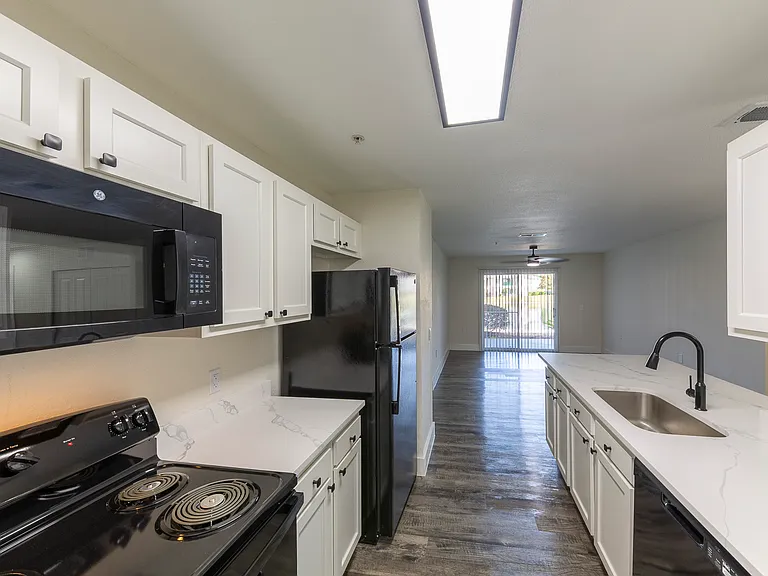 Addison Landing — Photo 18