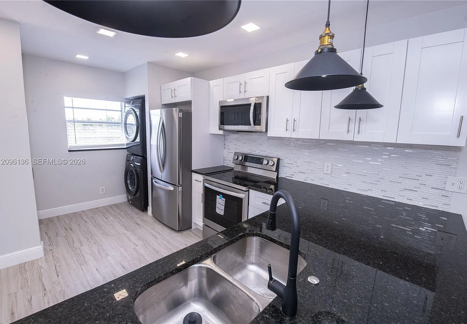 Lago Del Rey Condo — Photo 1