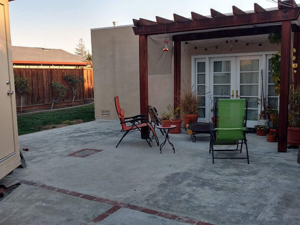 Backyard Cottage (Occupied by Tenant)