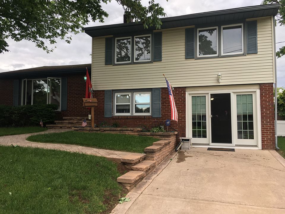 2nd image of 121 Hendrickson Ave