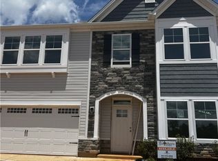 607 Hemsford Dr, Greenville, SC 29605