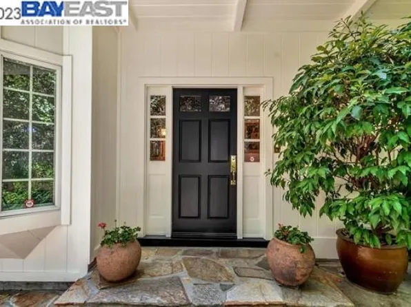 858 Reliez Station Rd, Lafayette, CA 94549