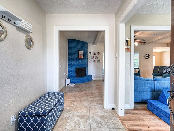 4th image of 27 Colony Park Cir
