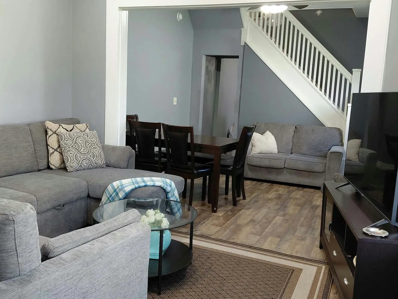 3 bed, 1264 sqft, $2,400 — Photo 1
