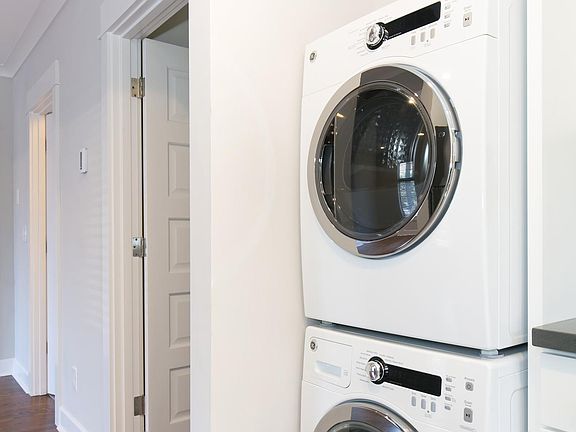4th image of 502 Bellevue Ave E APT 101