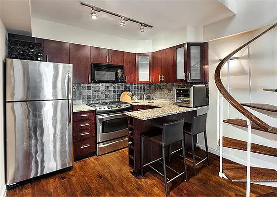 Sold by Warburg | media 4