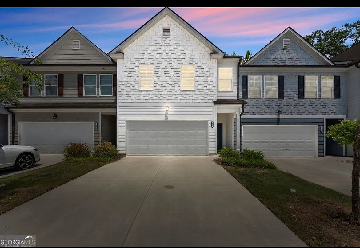 3 bed, 2.5 bath, 1675 sqft, $2,700 — Photo 2