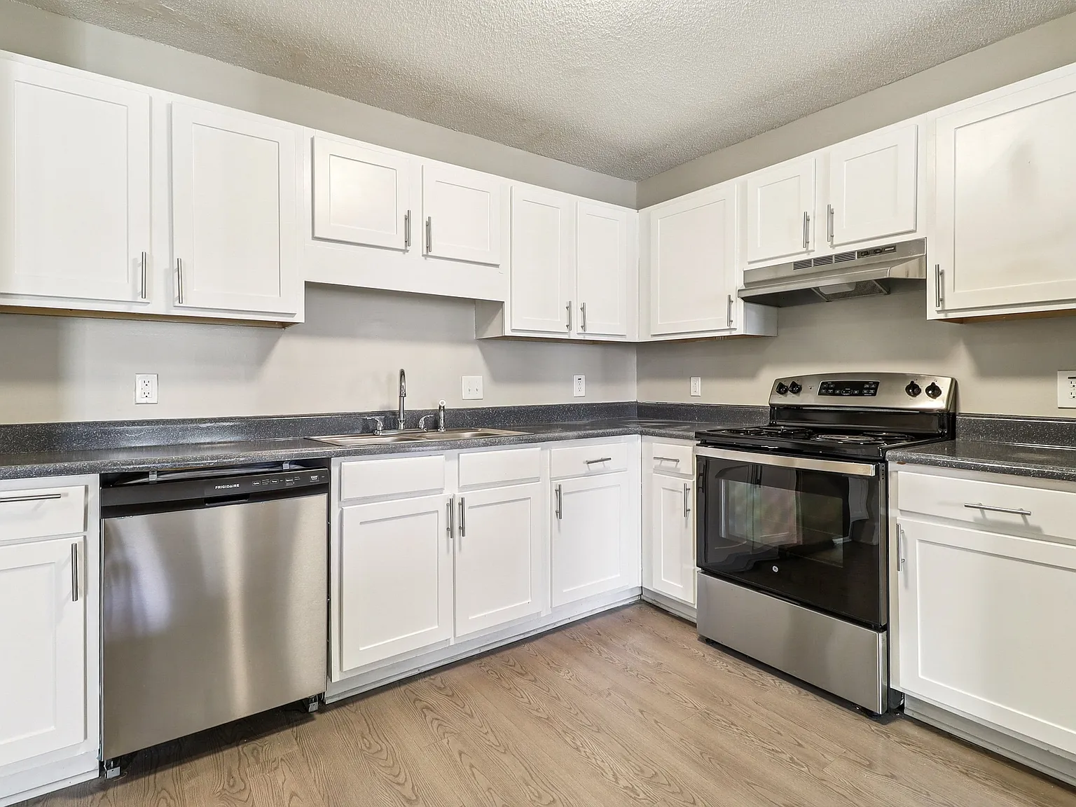 Avalon Place — Photo 2