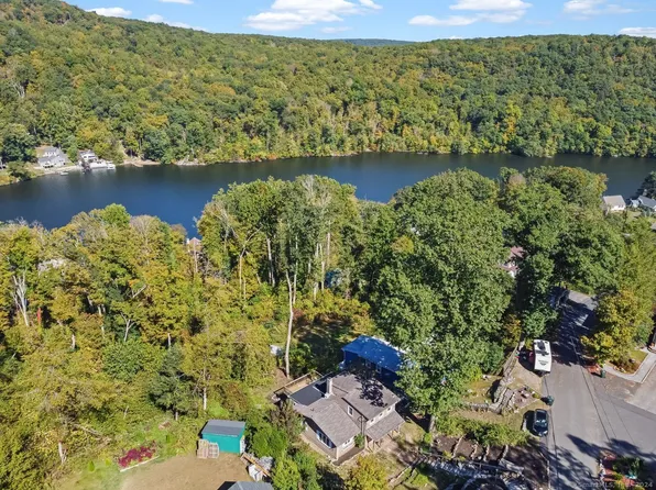 49 Spring Trail, Newtown, CT 06482