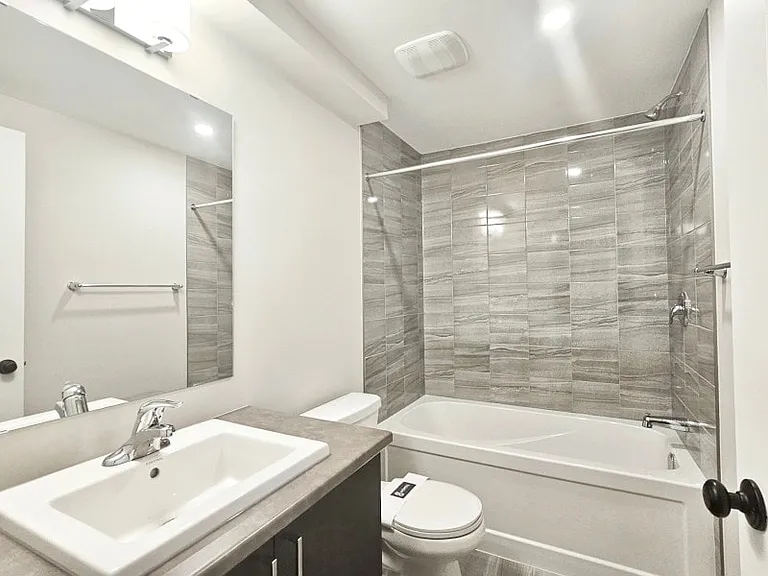 72 Richelieu St — Photo 8