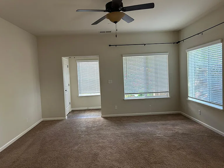 220 Danielson Ln — Photo 5