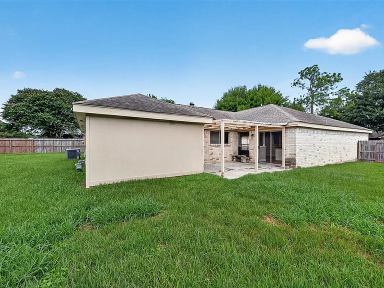 13847 Cherry Hollow Ln — Photo 41