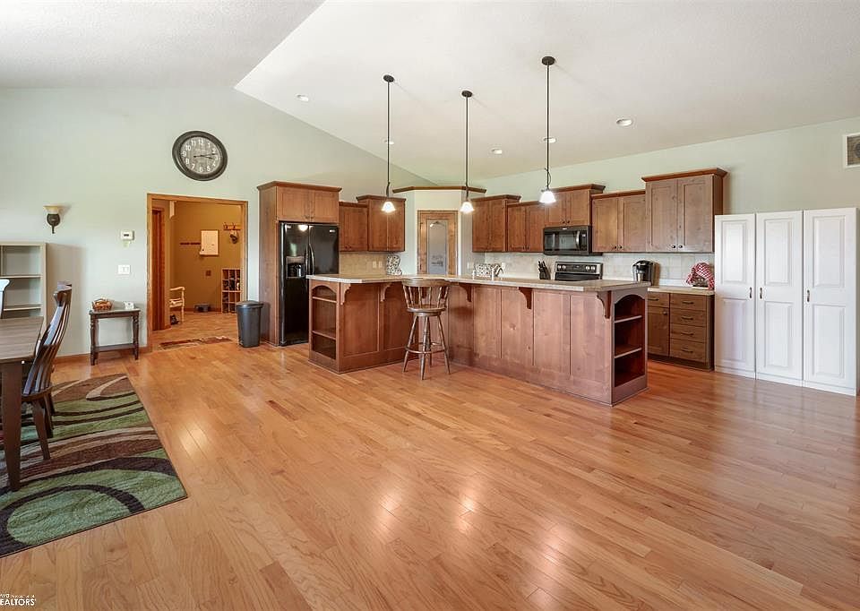 2395 Jewell Ave, Oskaloosa, IA 52577 Zillow