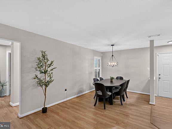 5th image of 10925 Postern Ct
