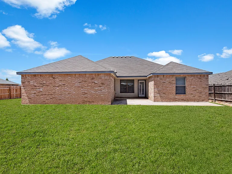300 Curtis Dr — Photo 21