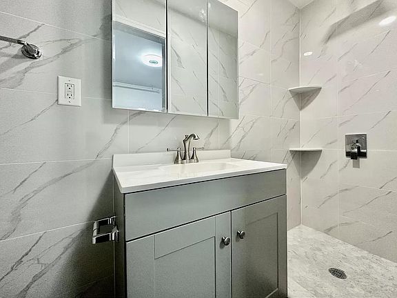 2nd image of 602 N 11th St Floor 3