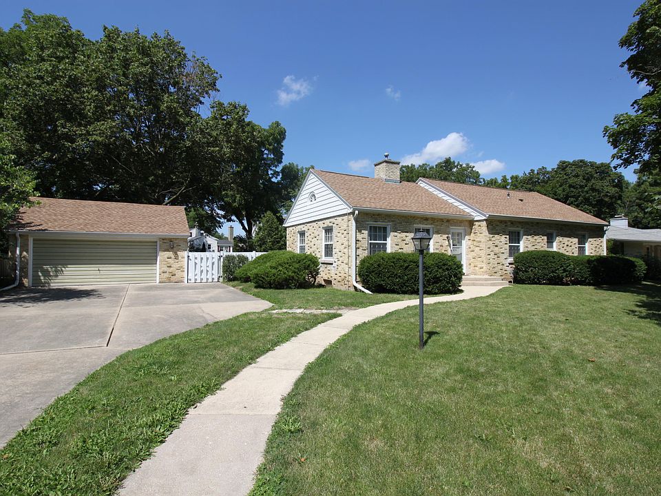 1st image of 204 N Esterly Ave