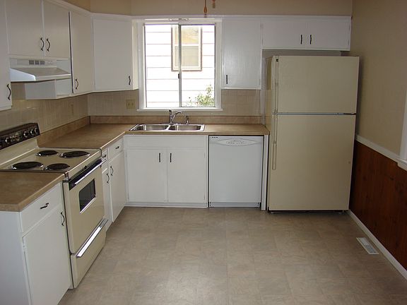 Nice big and bright kitchen