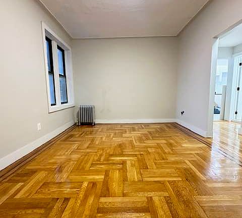 4th image of 605 E 16th St APT 4