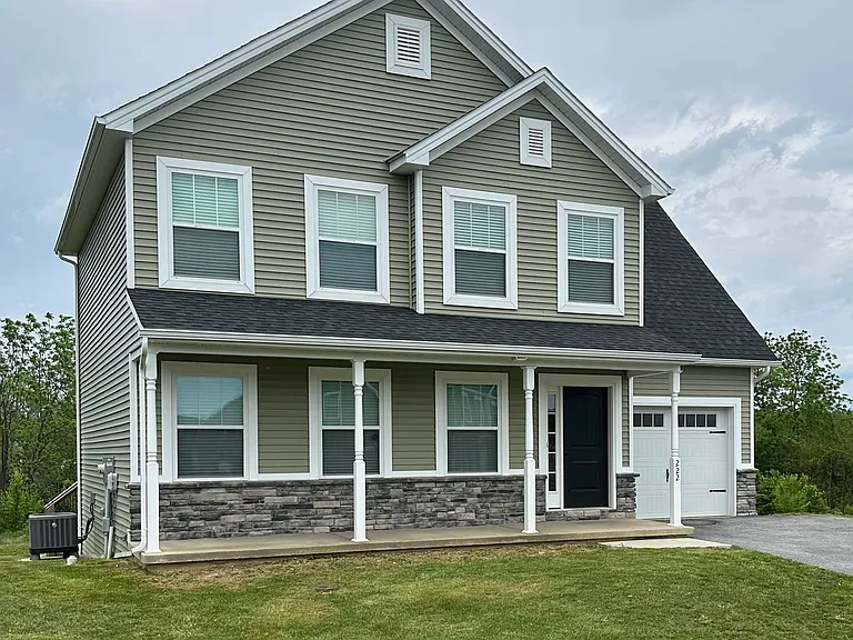 222 Woodridge Dr — Photo 1