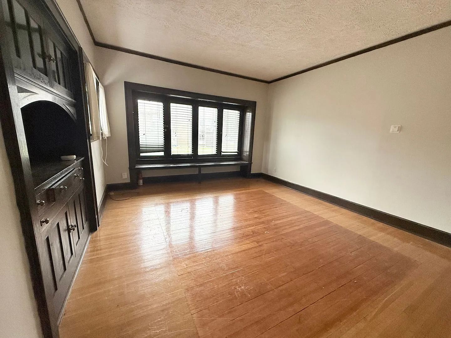 522 E Chestnut — Photo 3