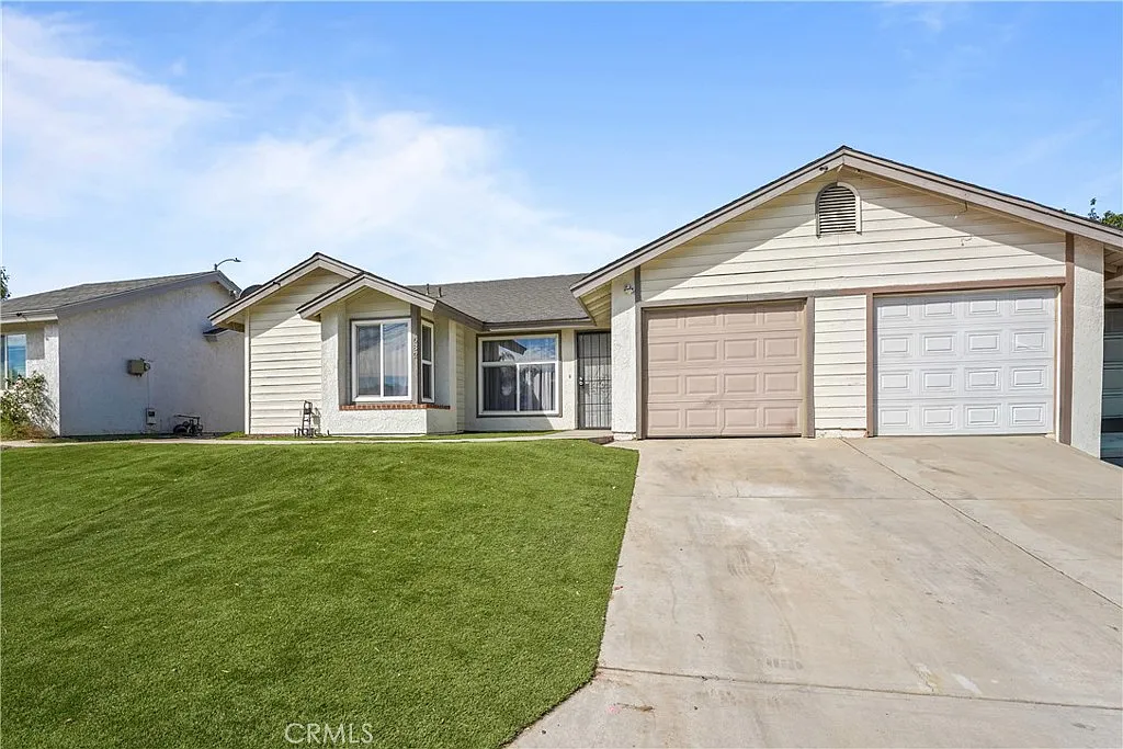 3 bed, 1.5 bath, 1052 sqft, $2,500 — Photo 2