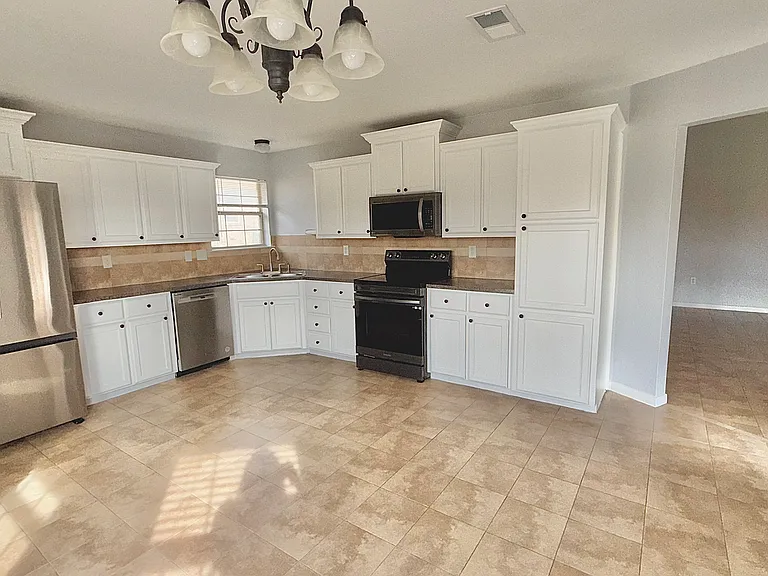 2107 Gail Dr — Photo 9