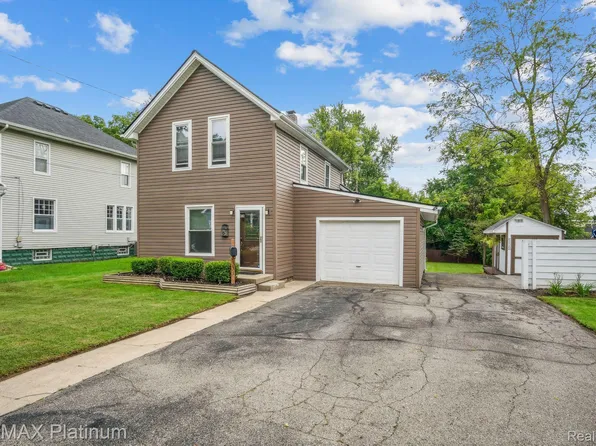 331 E Brooks St, Howell, MI 48843