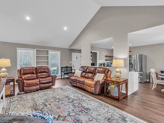 2nd image of 739 Hanover Ct