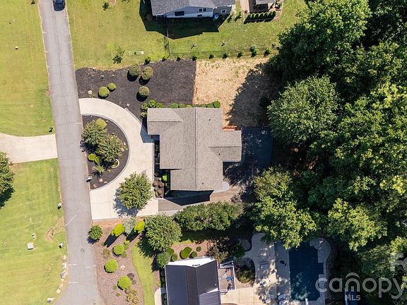4th image of 141 Marys Ln