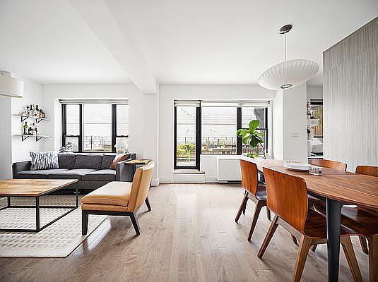 3rd image of 210 E 47th St APT 11B