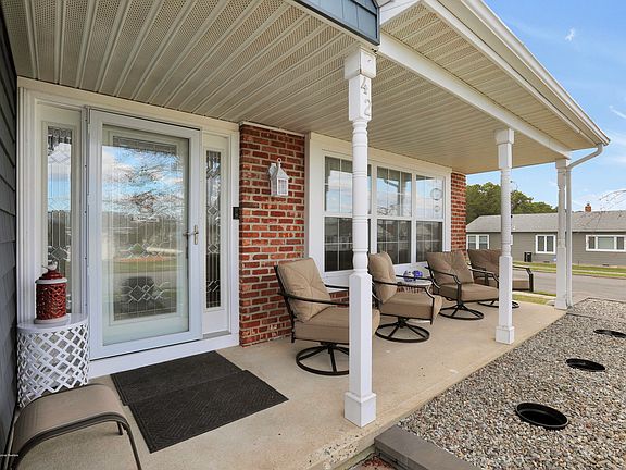2nd image of 42 Canterbury Ln