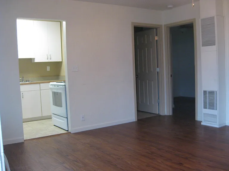 121 Long St #2 — Photo 3