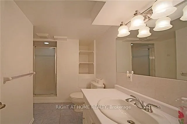 580 Taplow Cres — Photo 13