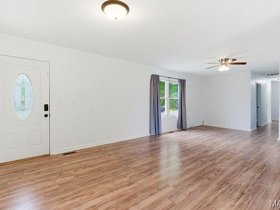 5th image of 108 Meadow Ln