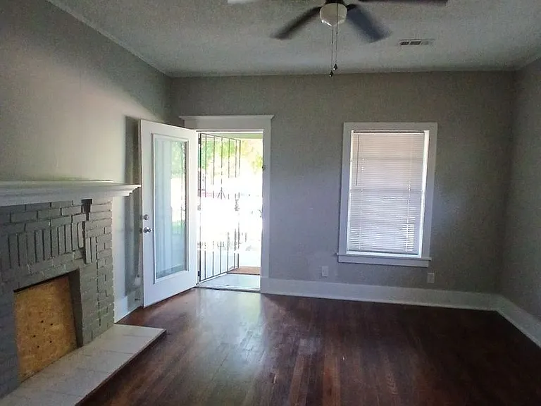 1436 Maplewood St — Photo 3