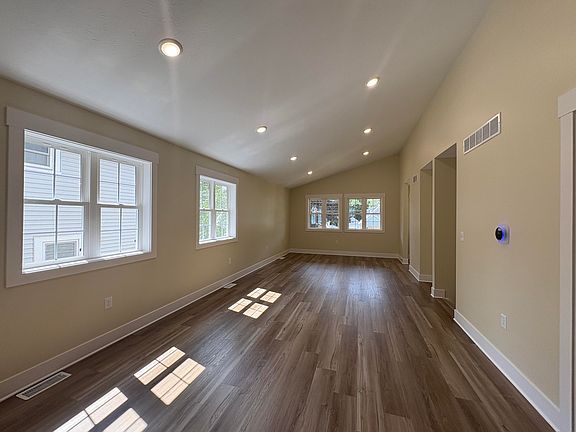 4th image of 1828 Stafford Ave