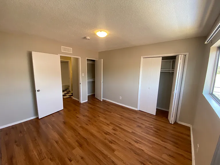 1733 N Garfield Pl #302 — Photo 2