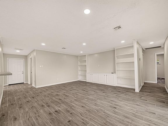 4th image of 7627 Green Lawn Dr
