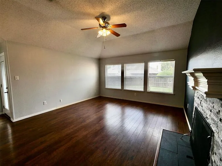 4502 Highlands Dr — Photo 10